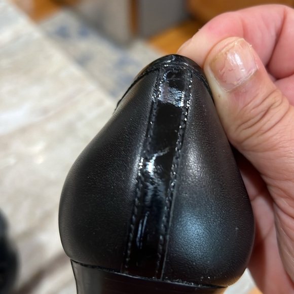 Talbots Leather Flats.  Black with patent leather accent.  Size 9 - Picture 11 of 11